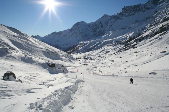 Sciare in estate: ecco come prepararsi ad affrontare la neve sotto il sole