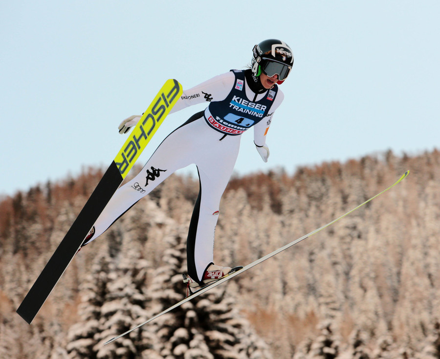 Salto con gli sci - Annika Sieff dopo la vittoria di Oslo: &quot;Dopo il salto, è stato strano non correre subito a cambiarmi per fare fondo&quot;