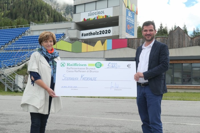 Bel gesto del Comitato Organizzatore di Anterselva: donati 5.000 euro all'Assistenza Tumori Alto Adige