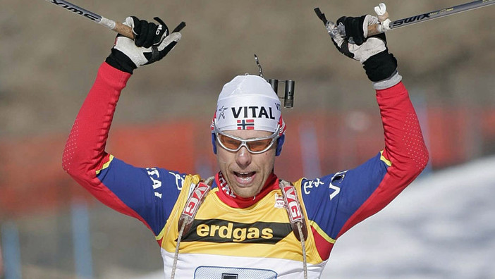 Tragedia nel biathlon norvegese. Halvard Hanevold muore a 49 anni