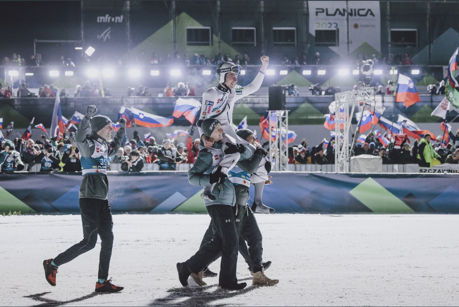 Salto con gli sci - Pandemonio a Planica! La Slovenia vince la gara a squadre su LH davanti a Norvegia ed Austria
