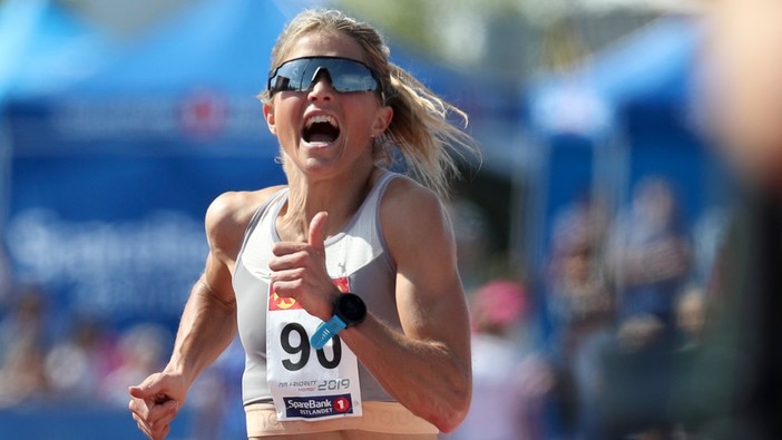 Incredibile Therese Johaug. Doppia tutte le avversarie nei 10.000 metri ai campionati norvegesi di atletica!