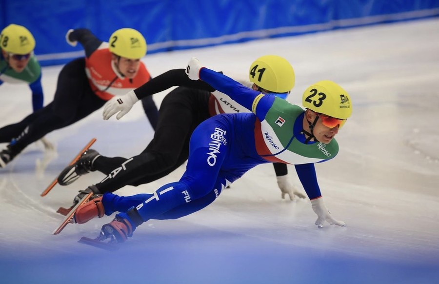 Short Track - Coppa del Mondo ad Almaty: staffetta azzurra maschile domani in finale. Peccato per Pietro Sighel: doppia caduta in due finali