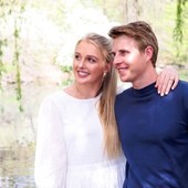Simen Hegstad Krüger e la sua futura moglie (foto: Instagram)