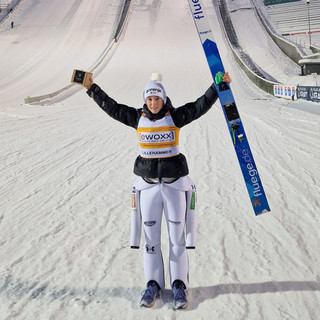 Salto con gli sci - Mondiali Junior: a Planica festeggiano i padroni di casa grazie a Tina Erzar, oro nella prova individuale. Noelia Vuerich chiude al 19° posto.