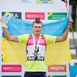 Biathlon - L'emozione e l'orgoglio del giovane ucraino Vitalii Mandzyn: &quot;Una medaglia per la mia famiglia e tutto il coraggioso popolo ucraino&quot;