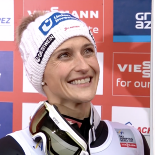Salto con gli sci – Doppietta austriaca in casa a Hinzenbach gara-1, vince Eva Pinkelnig. Giornataccia per i colori azzurri