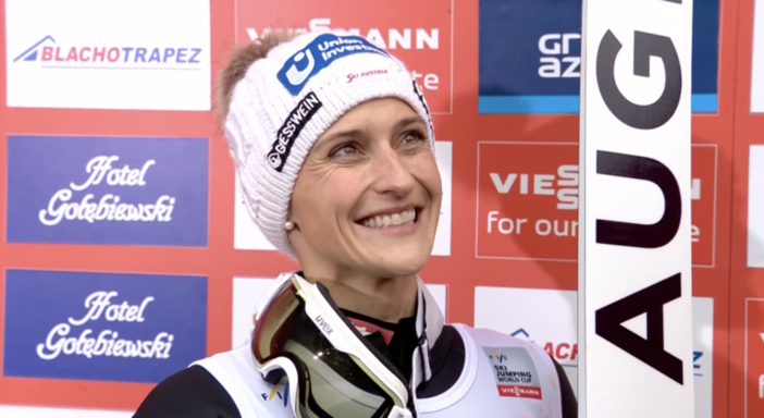 Salto con gli sci - Eva Pinkelnig non delude le aspettative e domina la gara di Villach.