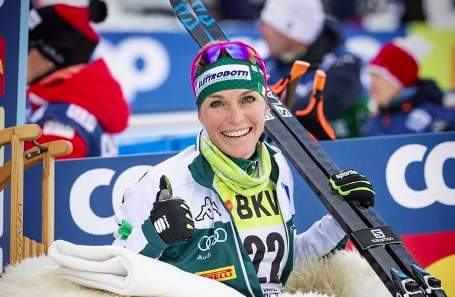 Elisa Brocard sorride sul trono del leader della classifica (Foto: Nordic Focus)