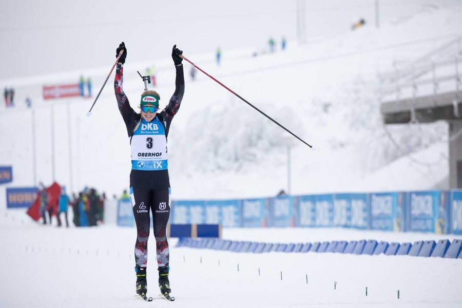 Biathlon - Hauser mette in fila tutte nella sprint; Lisa Vittozzi 13ima