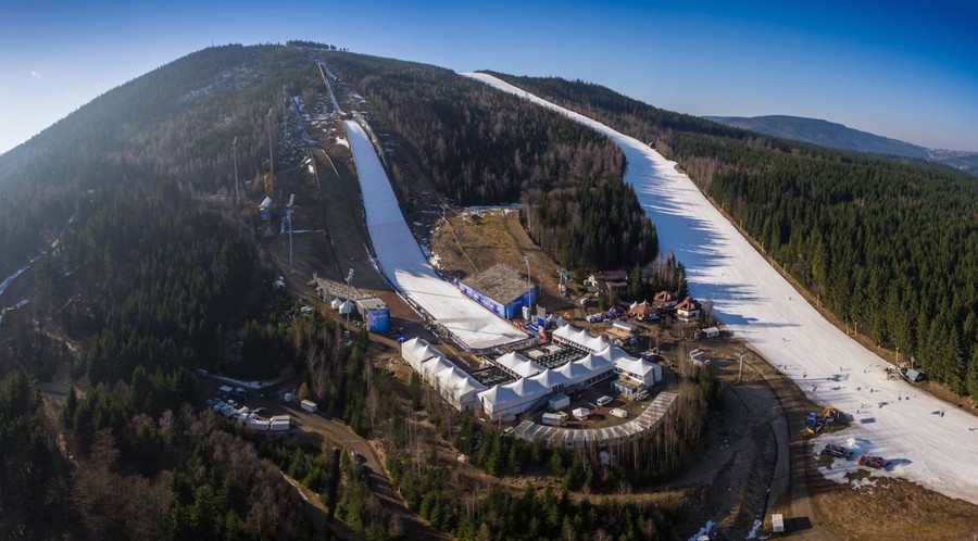 Salto con gli sci - Mancanza di neve: annullate le gare di Coppa del Mondo femminile a Rasnov