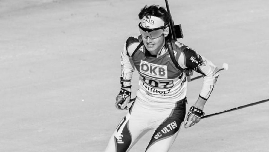 La scomparsa di Hannes Breitenberger onorata dalle biathlete con il lutto al braccio