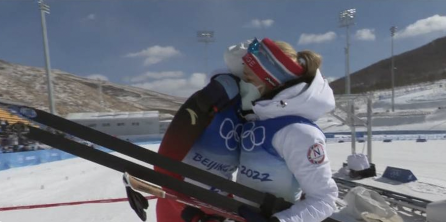 Sci di Fondo, Olimpiadi Pechino 2022 - Johaug come Dæhlie: aspetta 25 minuti l'ultima arrivata per abbracciarla