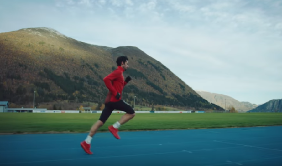 Una nuova impresa per Kilian Jornet: prova il record di 24 ore di corsa in pista d'atletica