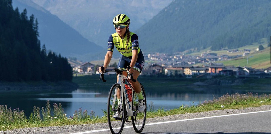 Letizia Paternoster in bici a Livigno (foto: Instagram e PR &amp; Go Up communication)