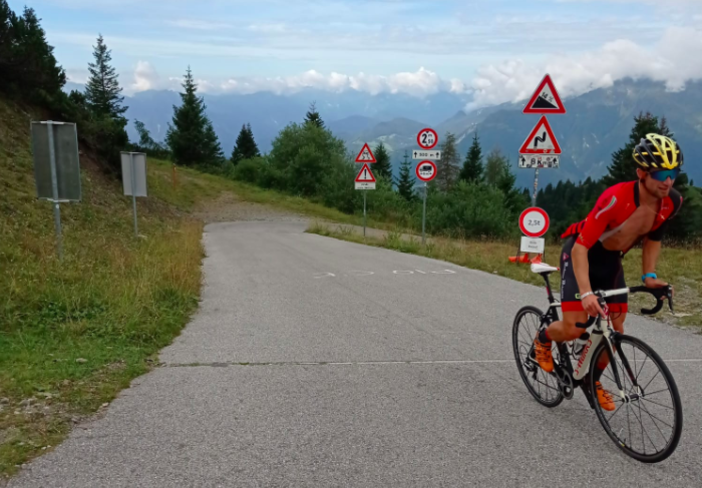 Dal biathlon al ciclismo, l'impresa dell'allenatore azzurro Mirco Romanin: scalato lo Zoncolan per 7 giorni consecutivi!