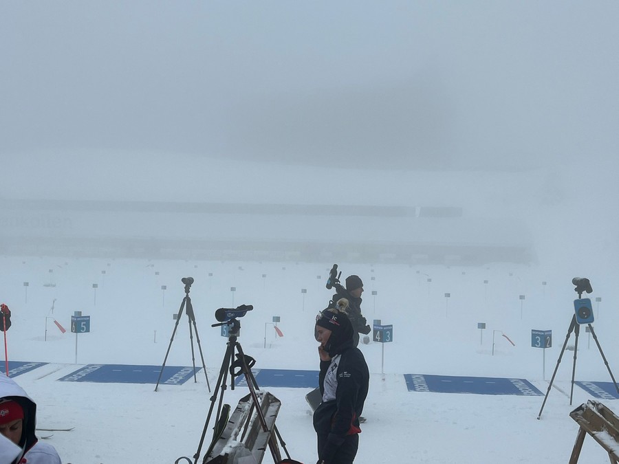 Biathlon - Nebbia e neve ad Holmenkollen: la sprint slitta a domani con via alle 15.00