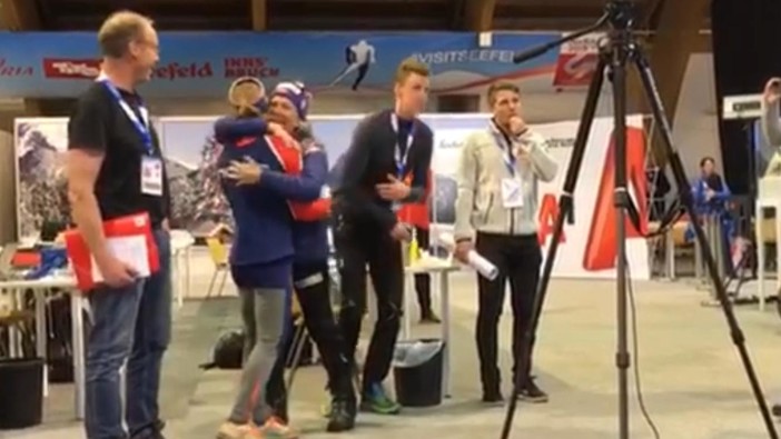 VIDEO - Guarda Østberg esultare per la medaglia d'oro della staffetta norvegese di combinata nordica