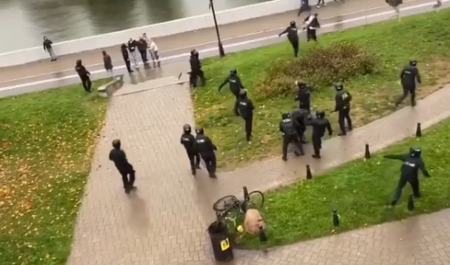 VIDEO, Caos Bielorussia - Il fratello di Domracheva scambiato per un manifestante: aggredito, picchiato e arrestato dagli agenti