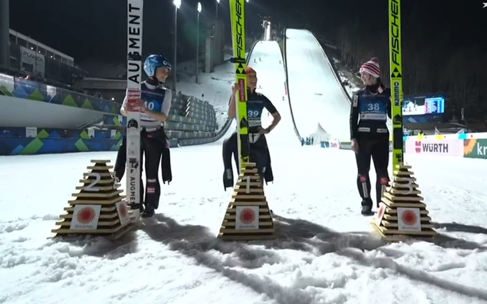 Salto con gli sci - Mondiali, Katharina Althaus conquista l'oro nell'Individuale femminile, beffa Stroem