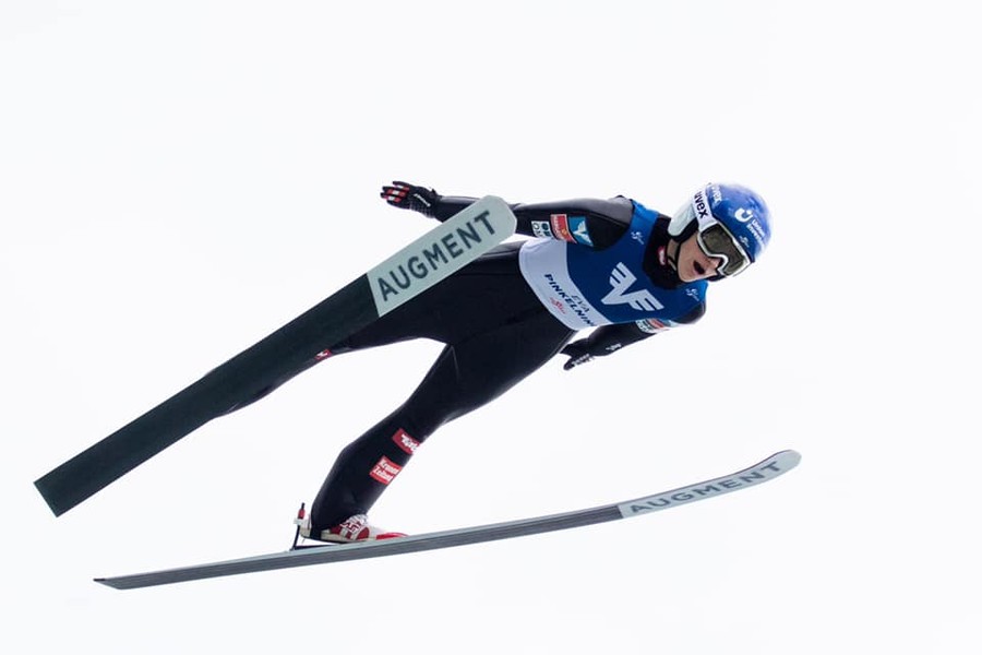Salto con gli sci - Eva Pinkelnig vince la qualificazione, ottava Malsiner