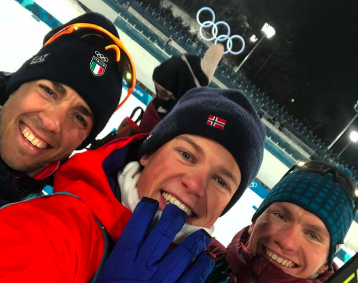 Selfie Olimpico: Klaebo scatta la foto con Pellegrino e Bolshunov dopo la gara
