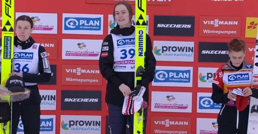 Salto con gli sci - Anna Odine Stroem si impone ad Hinterzarten