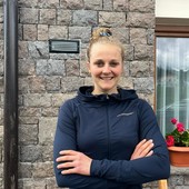 Biathlon - Stina Nilsson giunge terza in una competizione di atletica, vinta da una giovane fondista