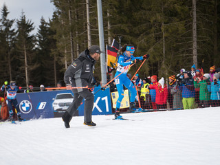 Arriva la single mixed relay ed è caccia alla medaglia. Zattoni spinge Vittozzi in salita - foto credit: Dmytro Yevenko