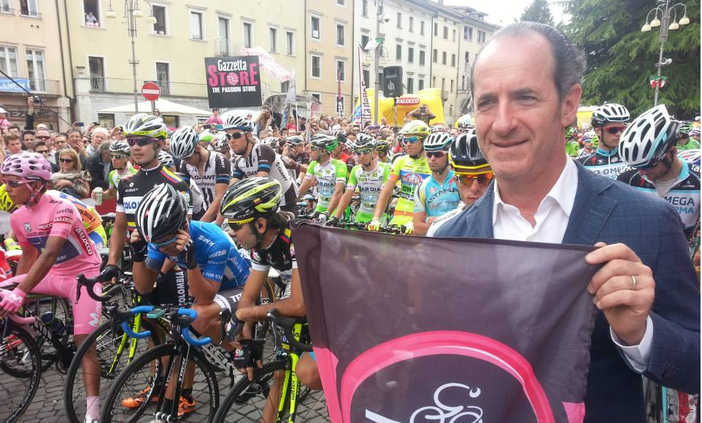 Zaia al Giro d'Italia (foto - pagina fb luzca zaia)