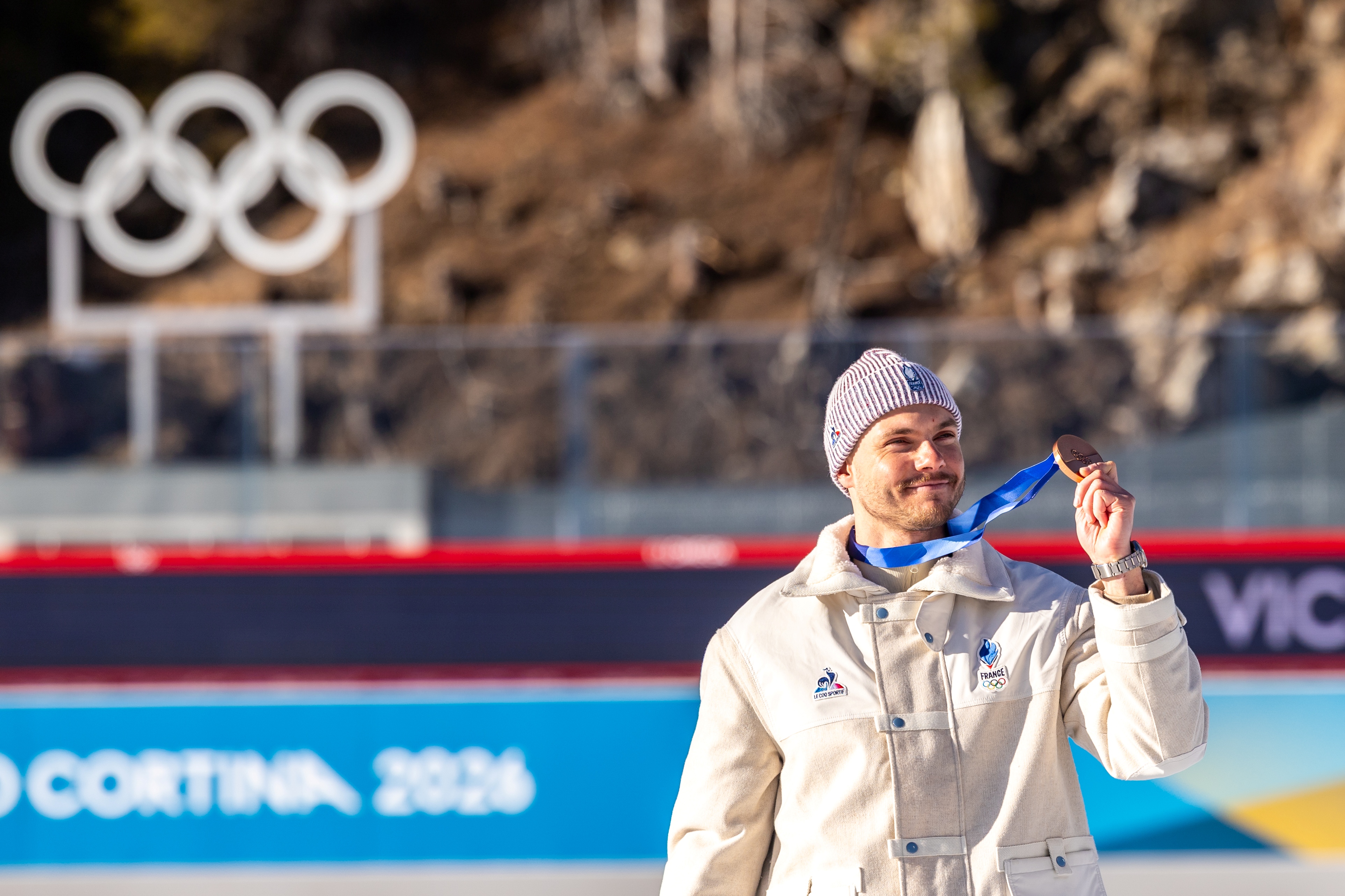 Biathlon – Jacquelin commuove con l’omaggio a Pantani: “Ho gareggiato all’attacco come lui e questa emozione vale più dell’oro”